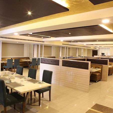 Nova Pride Hotel Hyderabad Exteriör bild
