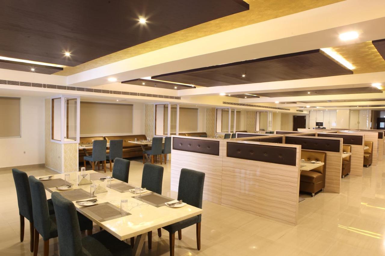 Nova Pride Hotel Hyderabad Exteriör bild