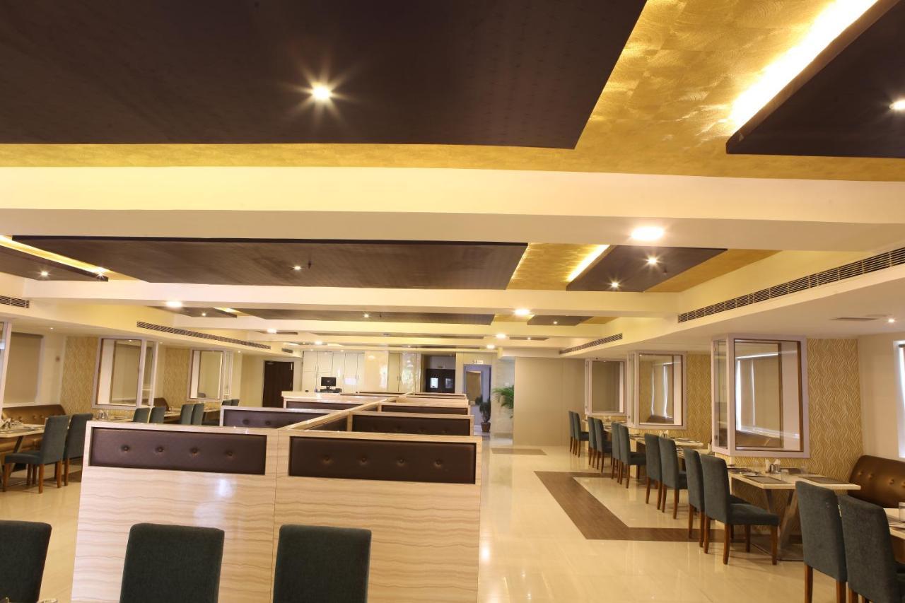 Nova Pride Hotel Hyderabad Exteriör bild