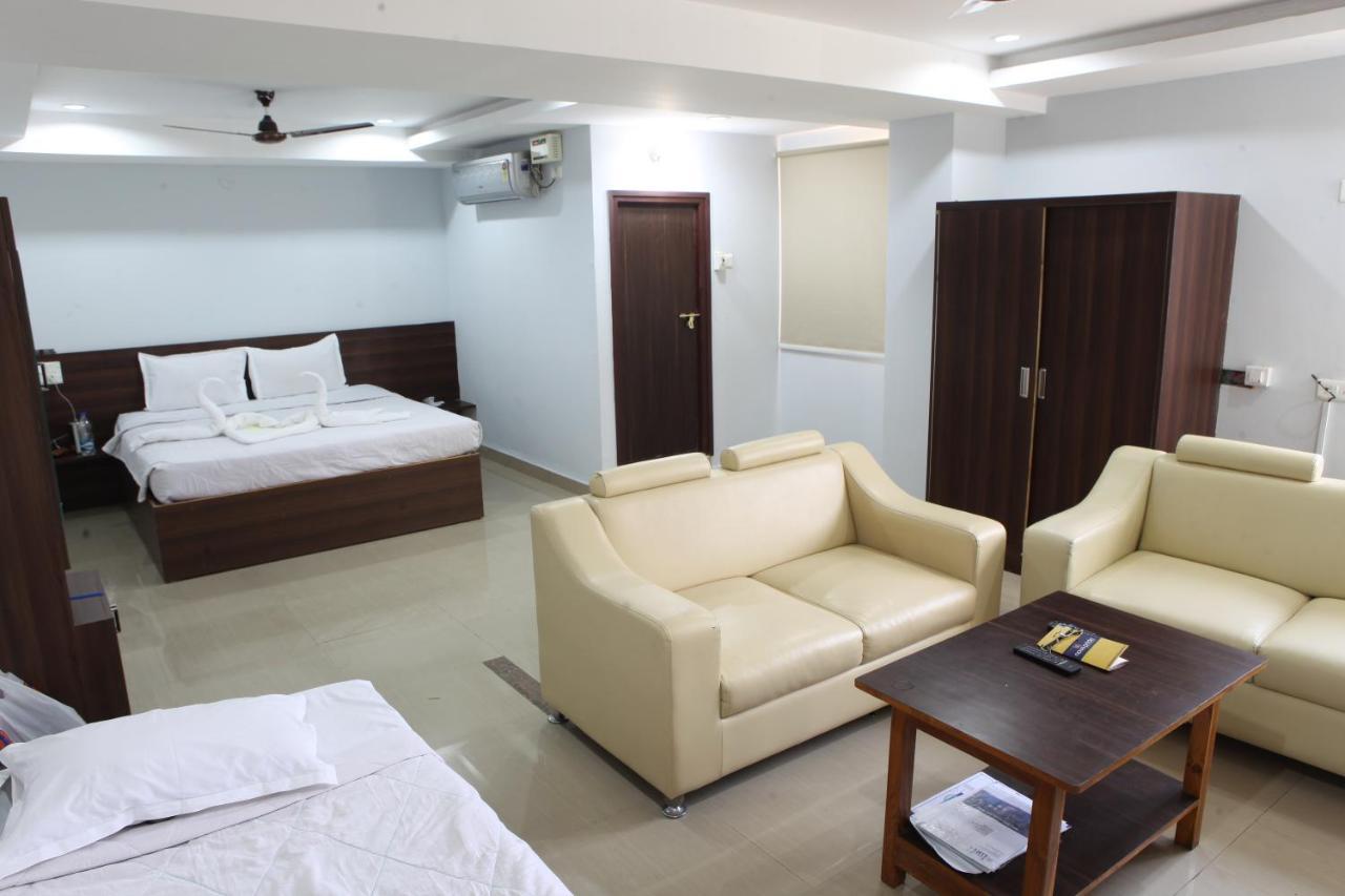 Nova Pride Hotel Hyderabad Exteriör bild