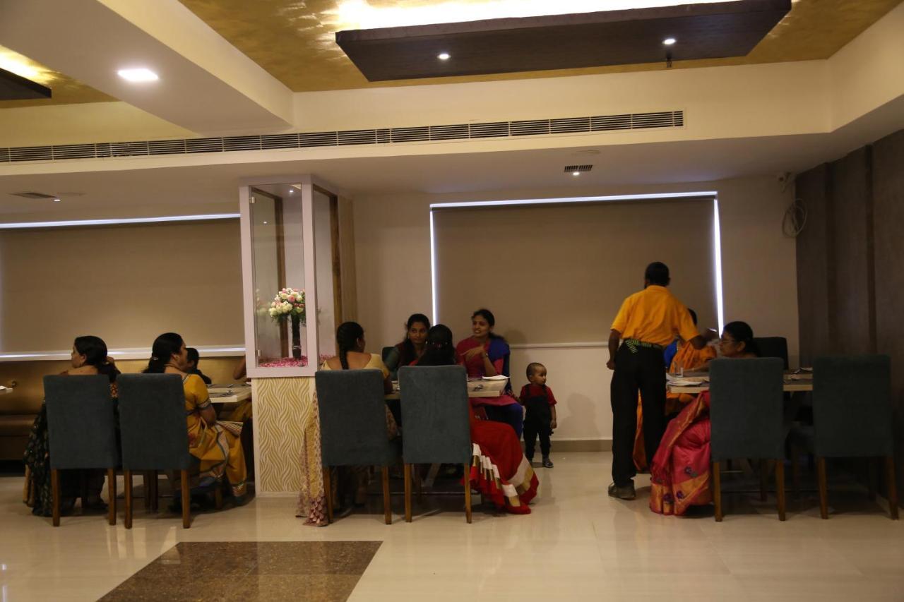 Nova Pride Hotel Hyderabad Exteriör bild